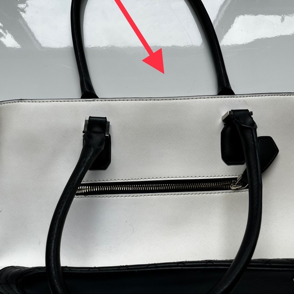 Guess purse - Picture 9 of 9